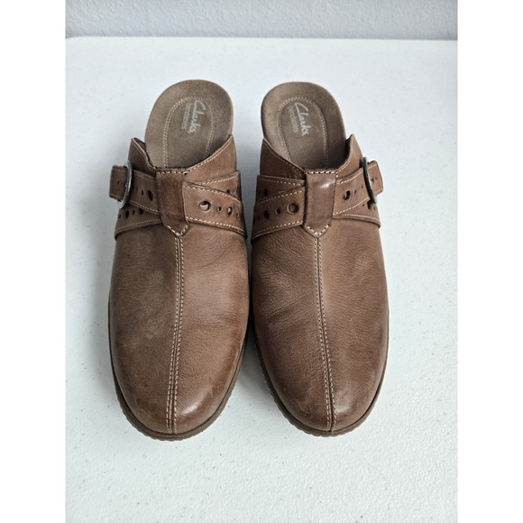 Clarks‎ Bendables Women's 12M Brown Leather Buckle Accent Heeled Clogs - Picture 1 of 11